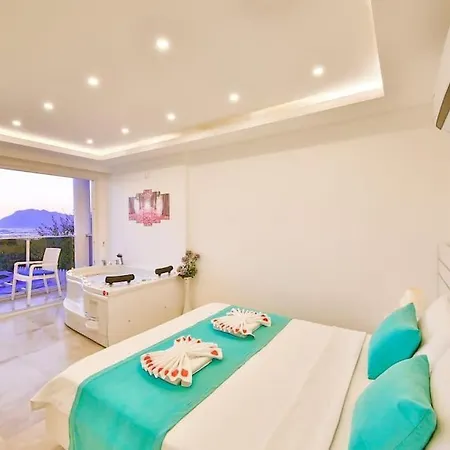 Oezge Kaş